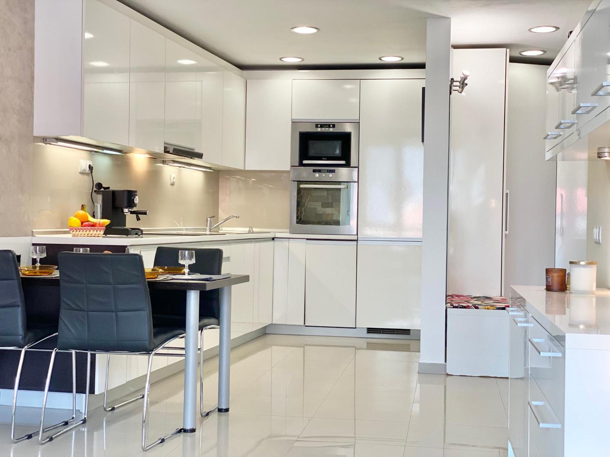 Entire For 4 Guests In *